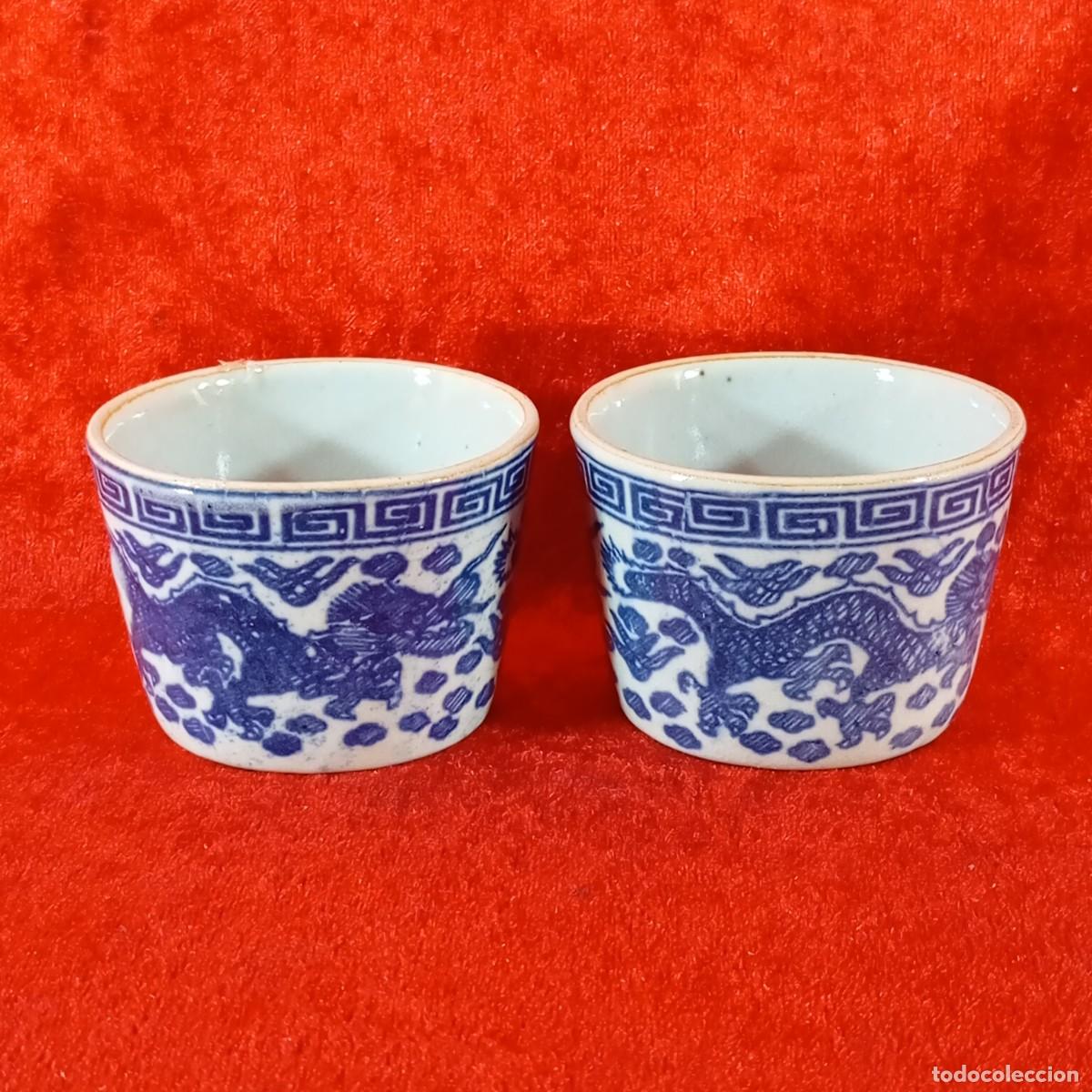 Antig&uuml;edades: PRECIOSOS VASOS DE PORCELANA PINTADA CON MOTIVOS ORIENTALES - DRAGONES FOO - 6,5 X 4,5 CM