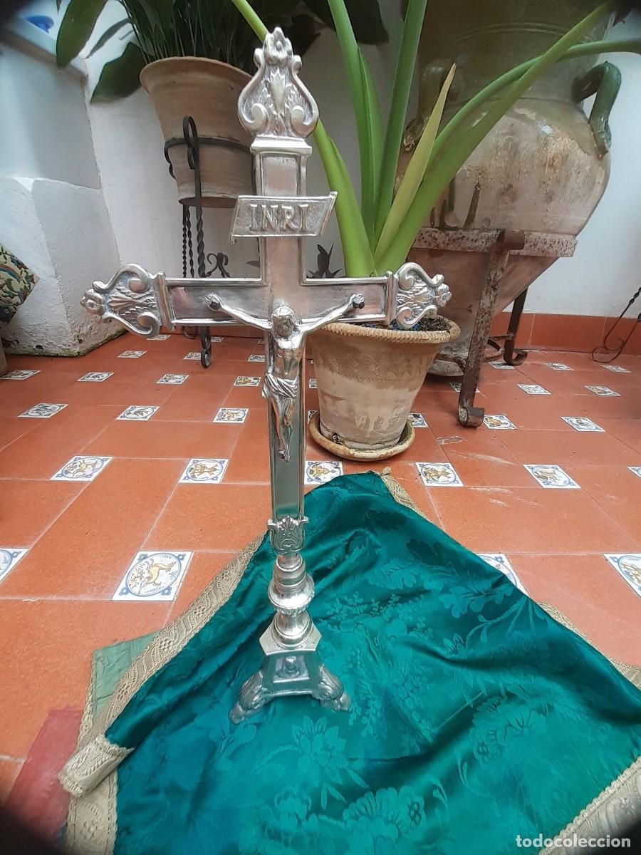 Antig&uuml;edades: cruz de altar de meneses