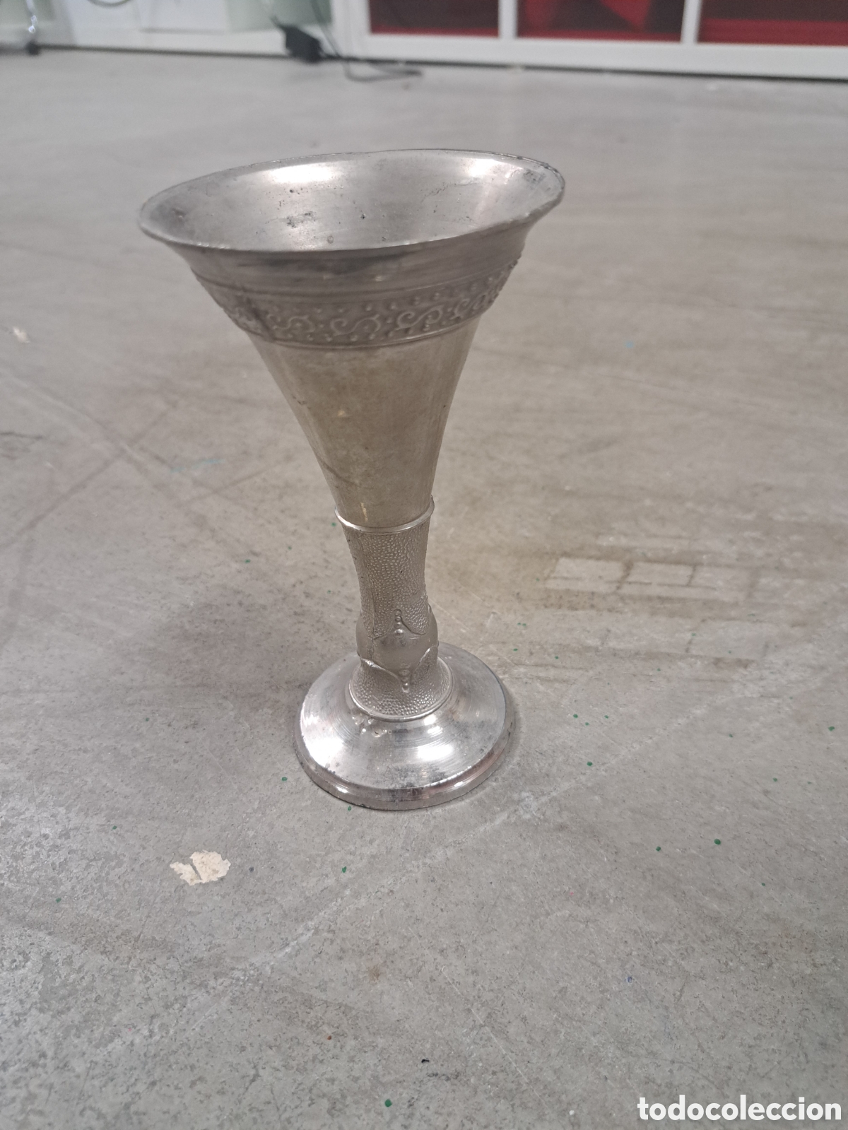 Antig&uuml;edades: Jml Antigua copa candelabro florero iglesia cementerio metal