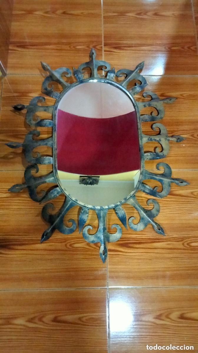 Antig&uuml;edades: espejo tipo sol ovalado metalico