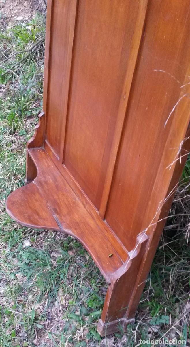 Antig&uuml;edades: Recibidor, perchero de madera con espejo - Foto 2