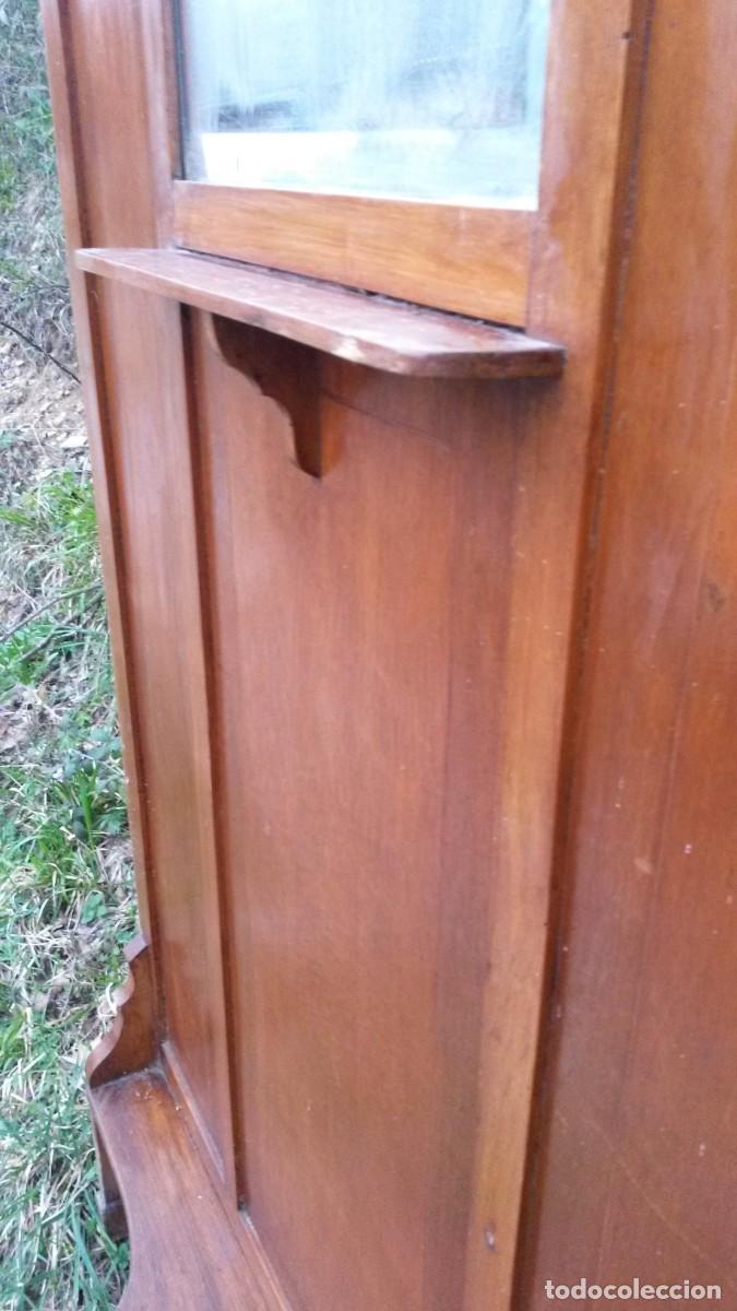 Antig&uuml;edades: Recibidor, perchero de madera con espejo - Foto 3