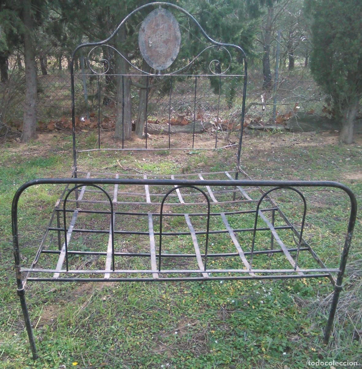 Antiques: Cama de hierro plegable