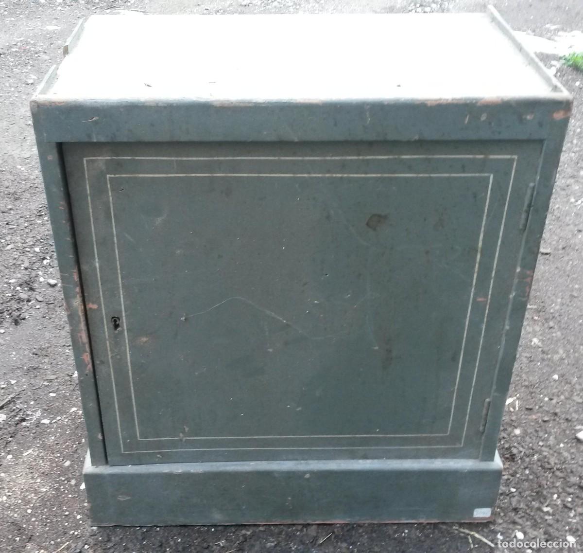 Antig&uuml;edades: Caja fuerte de madera vintage