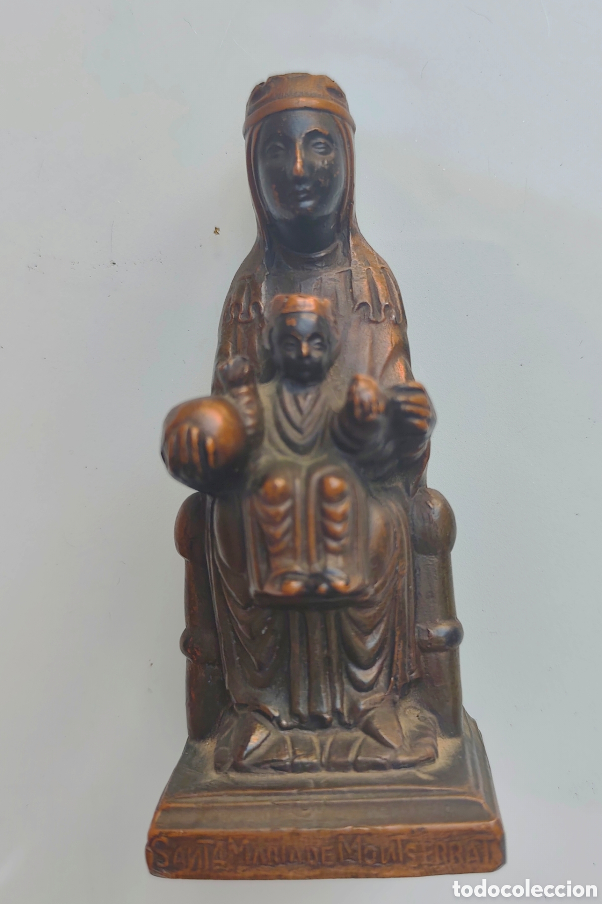 Antig&uuml;edades: Antigua Virgen Montserrat. Cobre o similar. 11 cm. M&aacute;s de 200 gr
