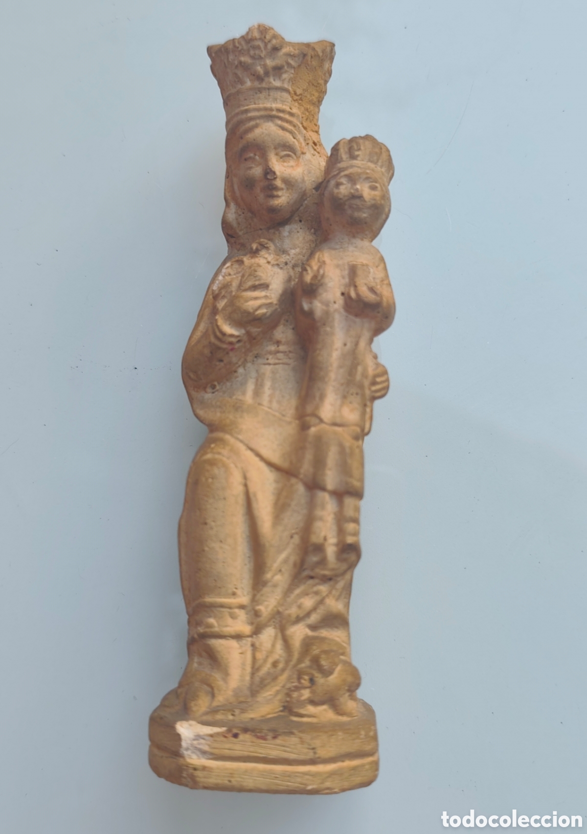 Antig&uuml;edades: Antigua Virgen Coronada con ni&ntilde;o. Piedra o terracota antigua. Unos 14 cm