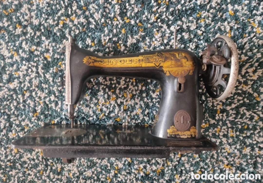 Antig&uuml;edades: Singer, a&ntilde;os 30. M&aacute;quina de coser