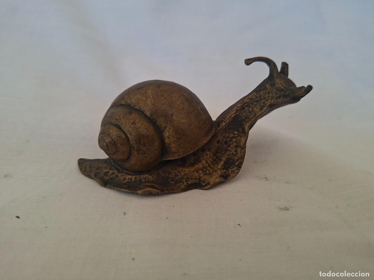 Antig&uuml;edades: Pisapapeles antiguo con forma de caracol en bronce