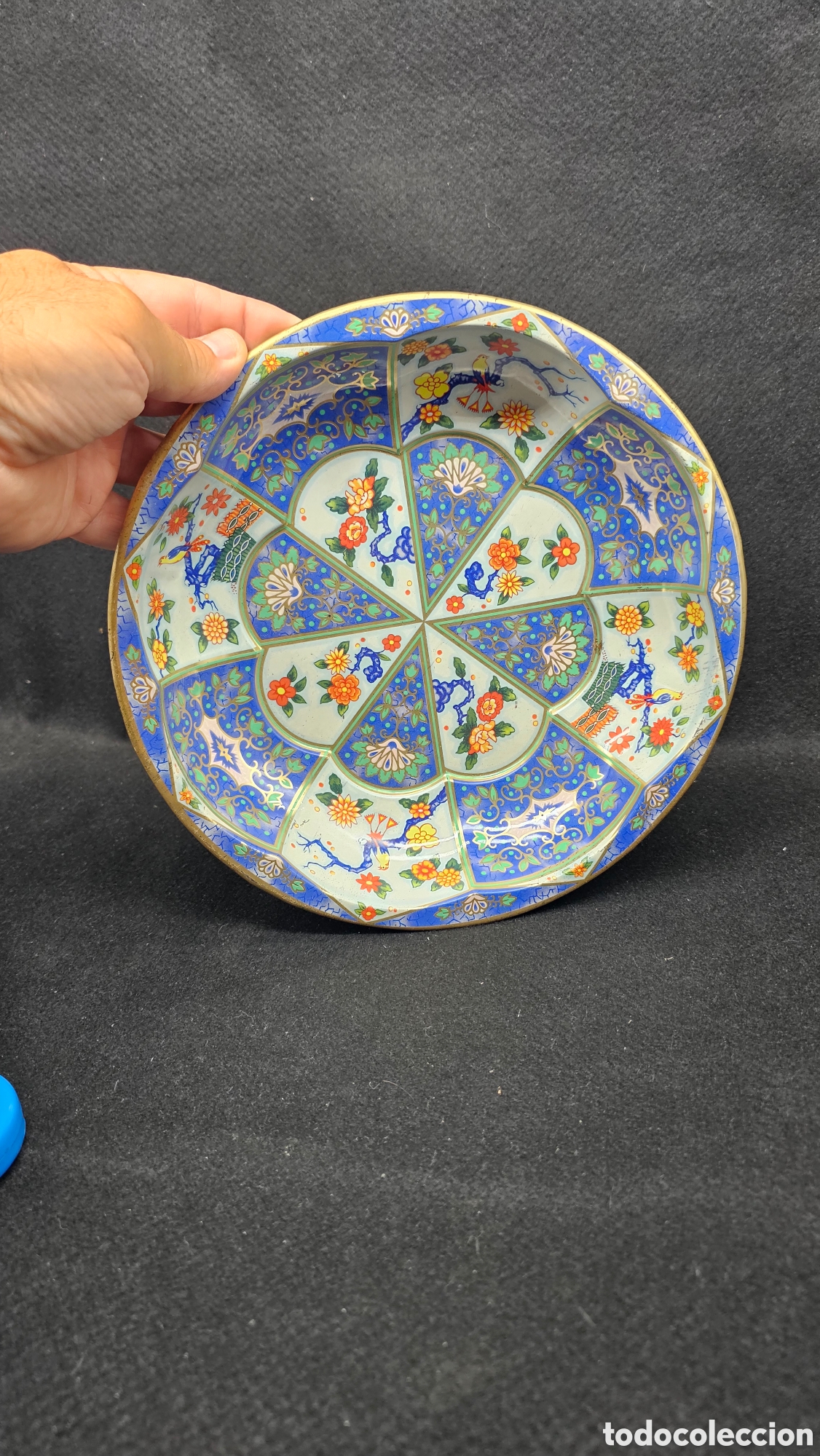 Antig&uuml;edades: Bonito plato de colecci&oacute;n ingles met&aacute;lico 1971