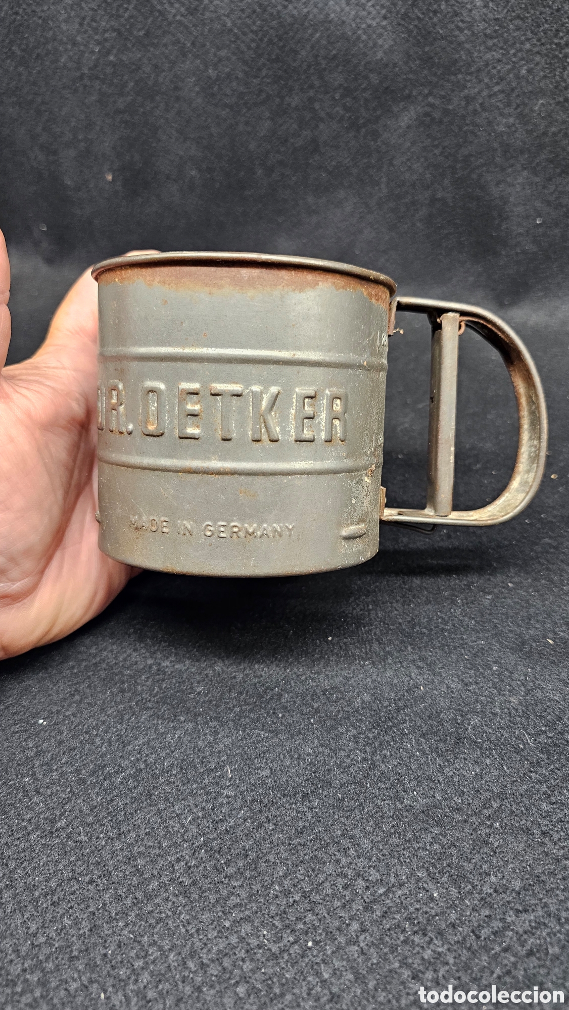 Antig&uuml;edades: antiguo tamiz de harina met&aacute;lico de una sola mano de la marca Dr. Oetker, fabricado en Alemania