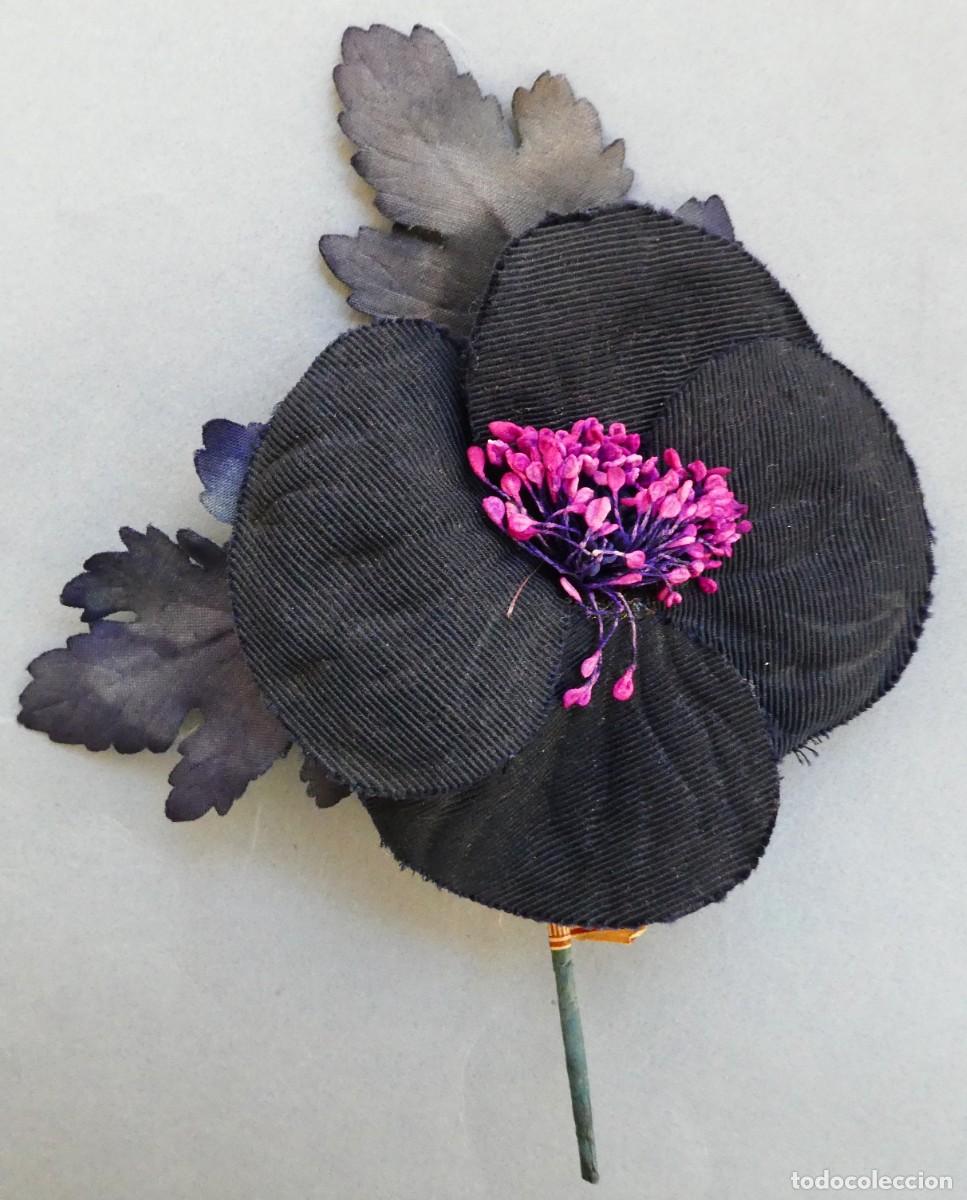 Antig&uuml;edades: ANTIGUA FLOR DE TELA PARA ADORNAR PRENDAS PRIMERA MITAD S.XX