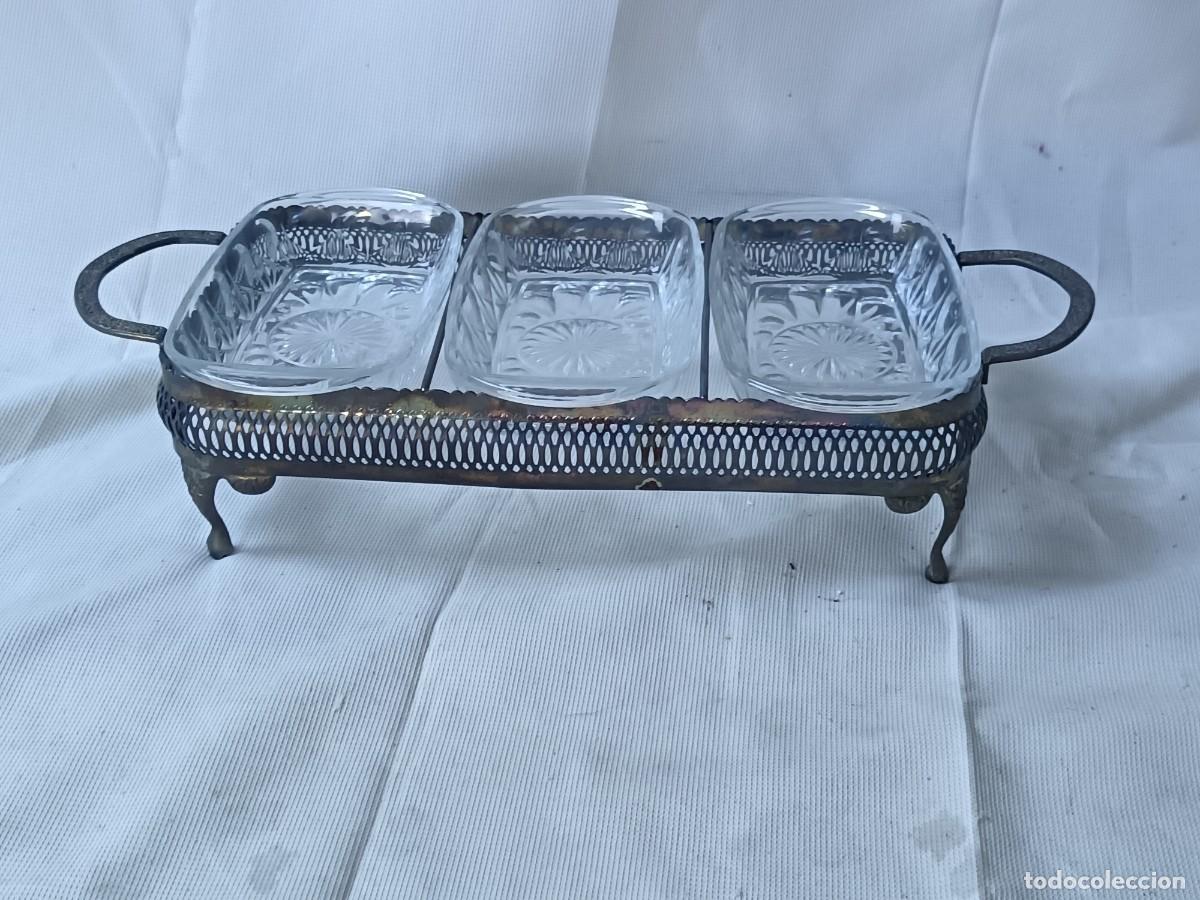 Antig&uuml;edades: Antigua Bandeja para aperitivos, estructura de metal con patas zoom&oacute;rficas y asas, cuencos de crista