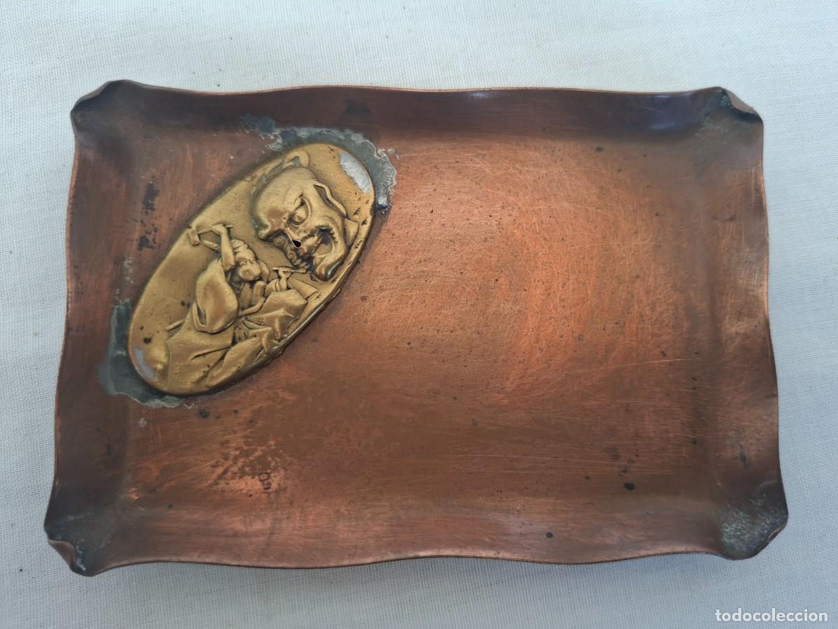 Antig&uuml;edades: Bandeja de cobre con incrustaciones de BRONCE, Gorham Co., 1883. Metales mixtos