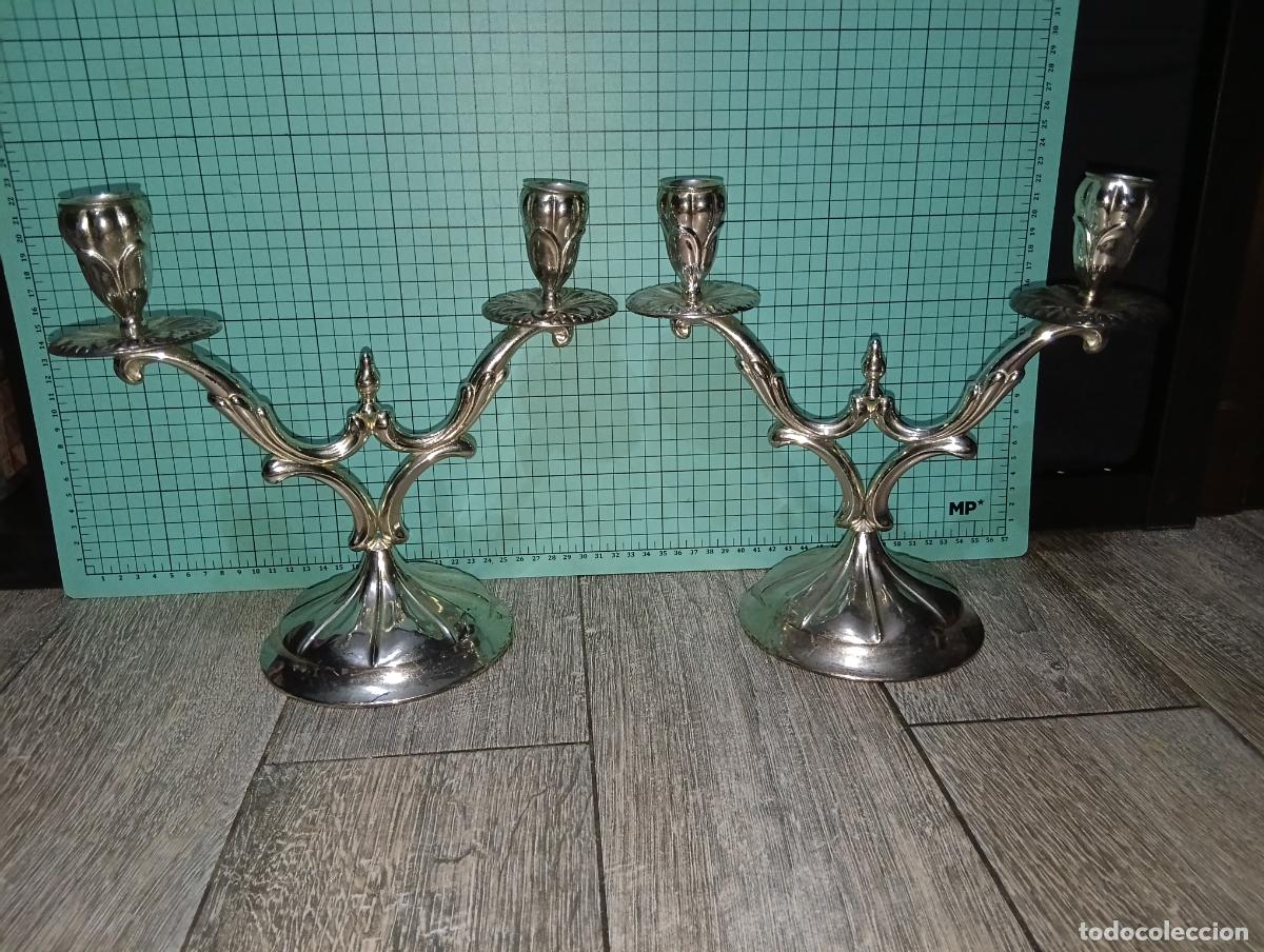 Antig&uuml;edades: Pareja de candelabros dobles de alpaca plateada