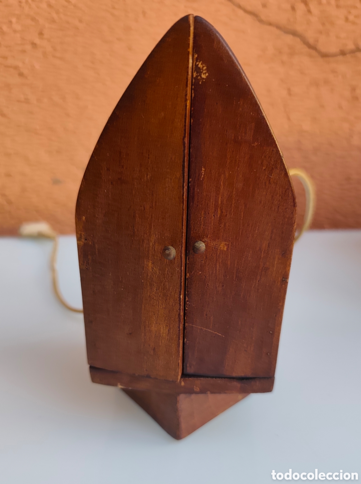 Antig&uuml;edades: Antigua capilla de madera hecha a mano. 1954