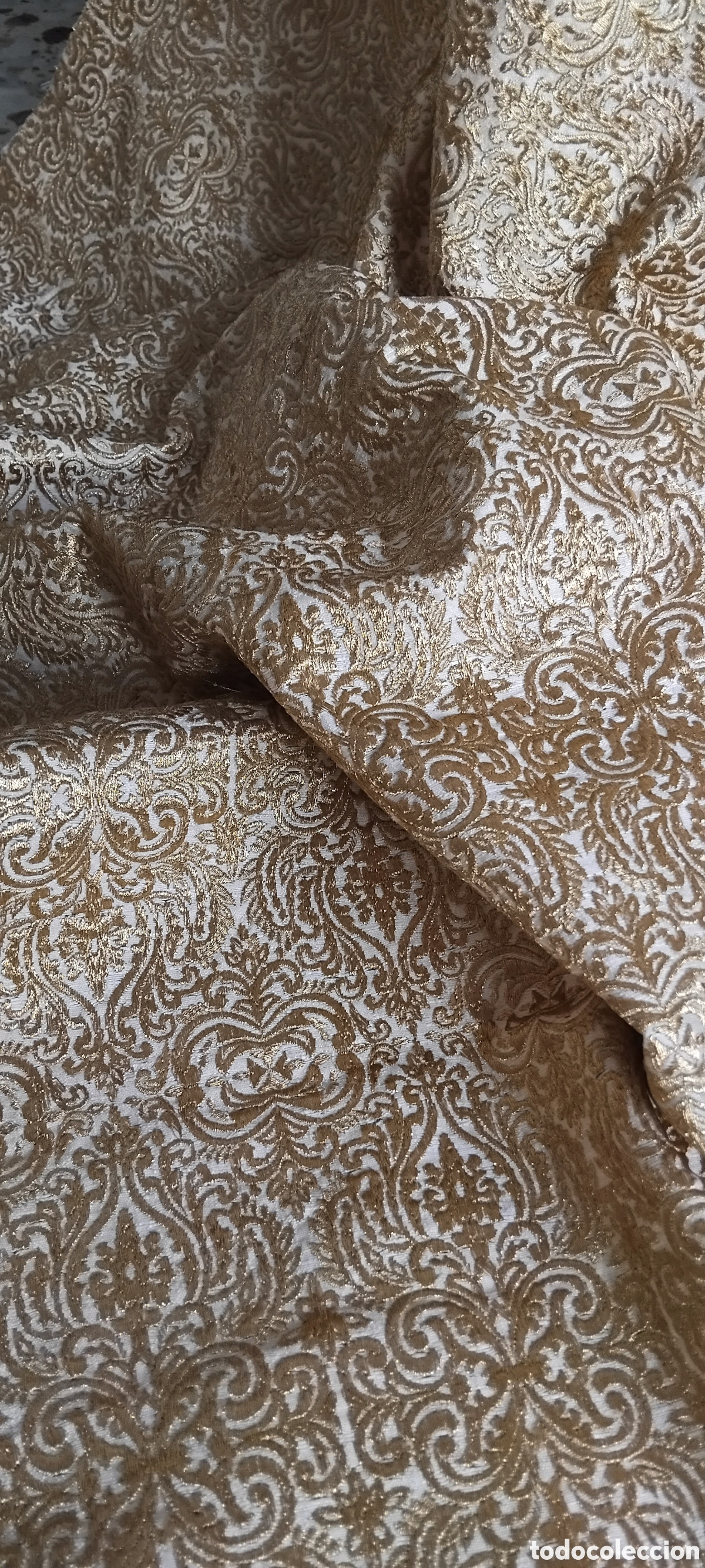 Antig&uuml;edades: Tejido bordado beige y oro antiguo