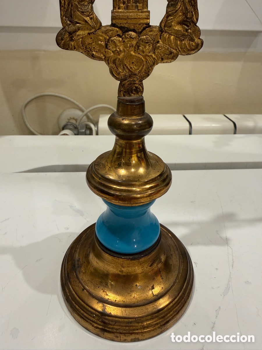 Antig&uuml;edades: Cruz de altar dorada y opalina, S. XIX - Foto 4