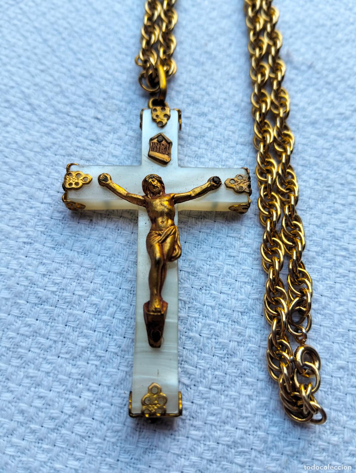 Antig&uuml;edades: Cadena vintage con colgante antiguo de cruz crucifijo de Jes&uacute;s metal color dorado primera comuni&oacute;n