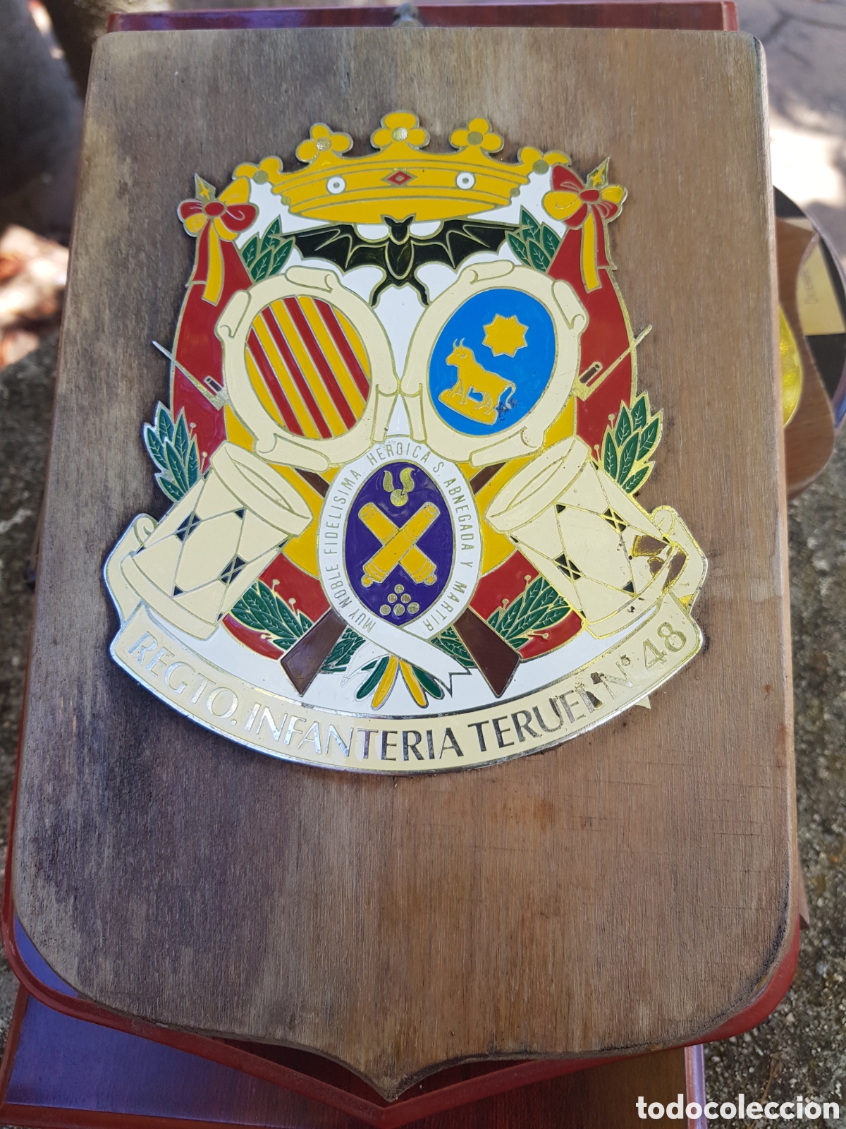 Antig&uuml;edades: ANTIGUA METOPA MILITAR REGIMIENTO INFANTER&Iacute;A TERUEL 48