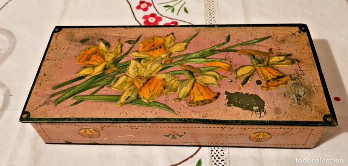 Antig&uuml;edades: ART NOUVEAU BOITE BISCUITS OLIBET A PARIS DECOR NARCISSES EN TOLE LITHOGRAPHIEE