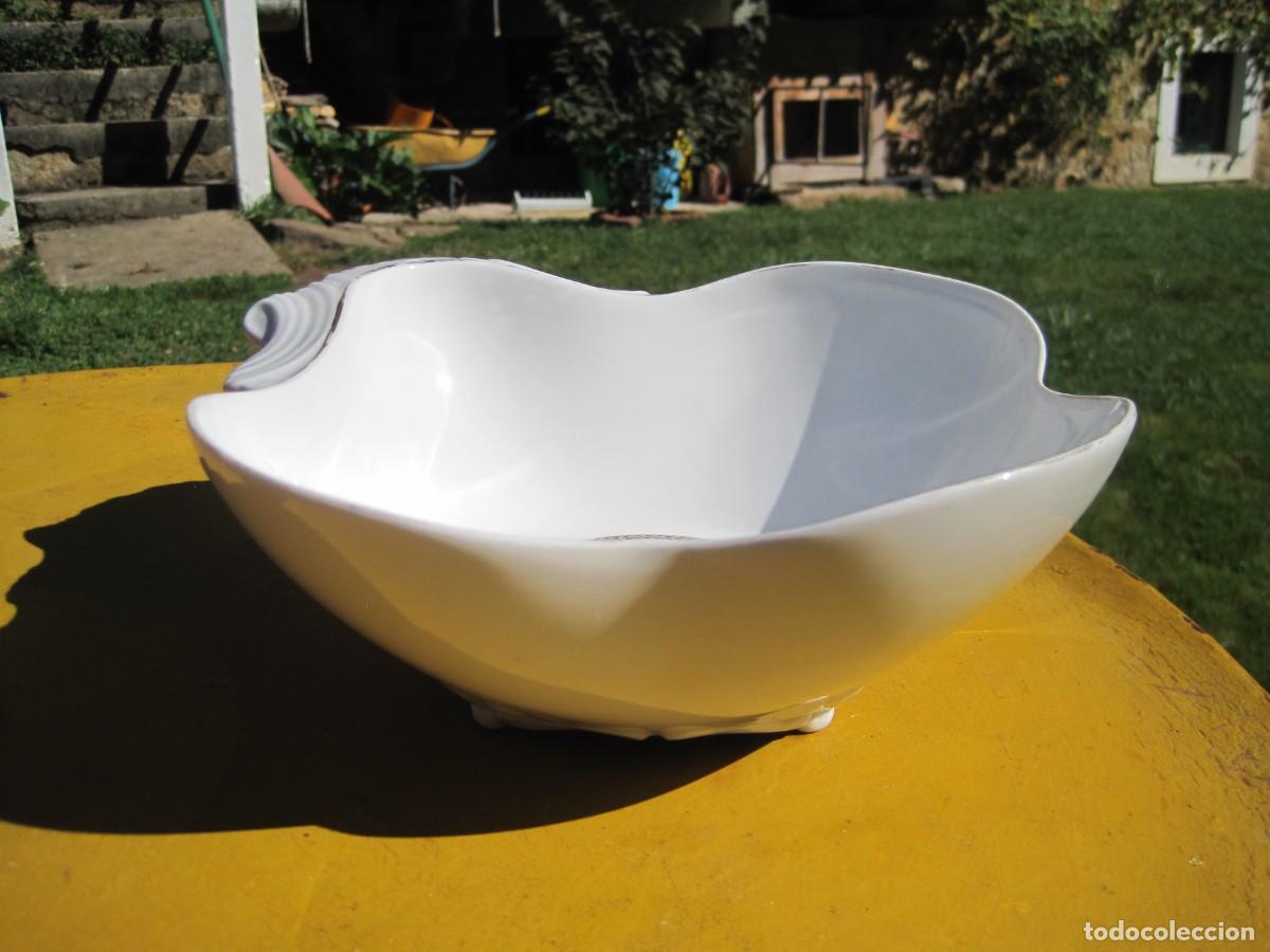 Antig&uuml;edades: FUENTE DE PORCELANA BIDASOA - FORMA DE CONCHA - DECORACI&Oacute;N EN DORADO