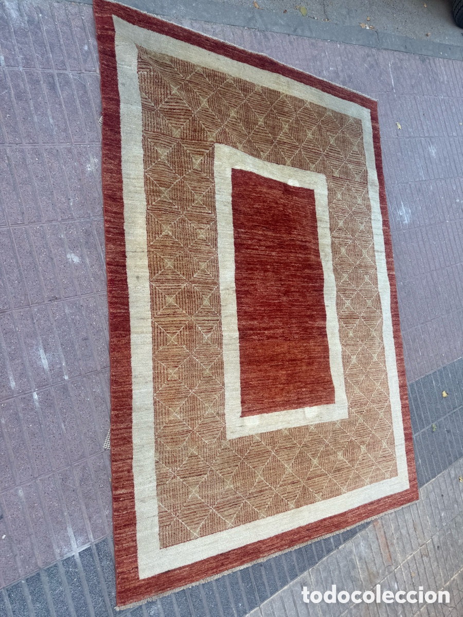 Antig&uuml;edades: Alfombra hecha a mano. Origen Pakistan 180x250