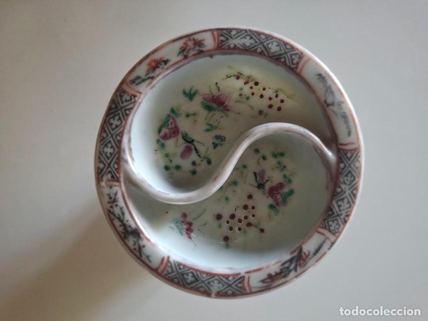 Antig&uuml;edades: Copa de altar de porcelana china Familia Rosa 'Yin-Yang' - Periodo Jiaqing (c. 1800) - Siglo XIX