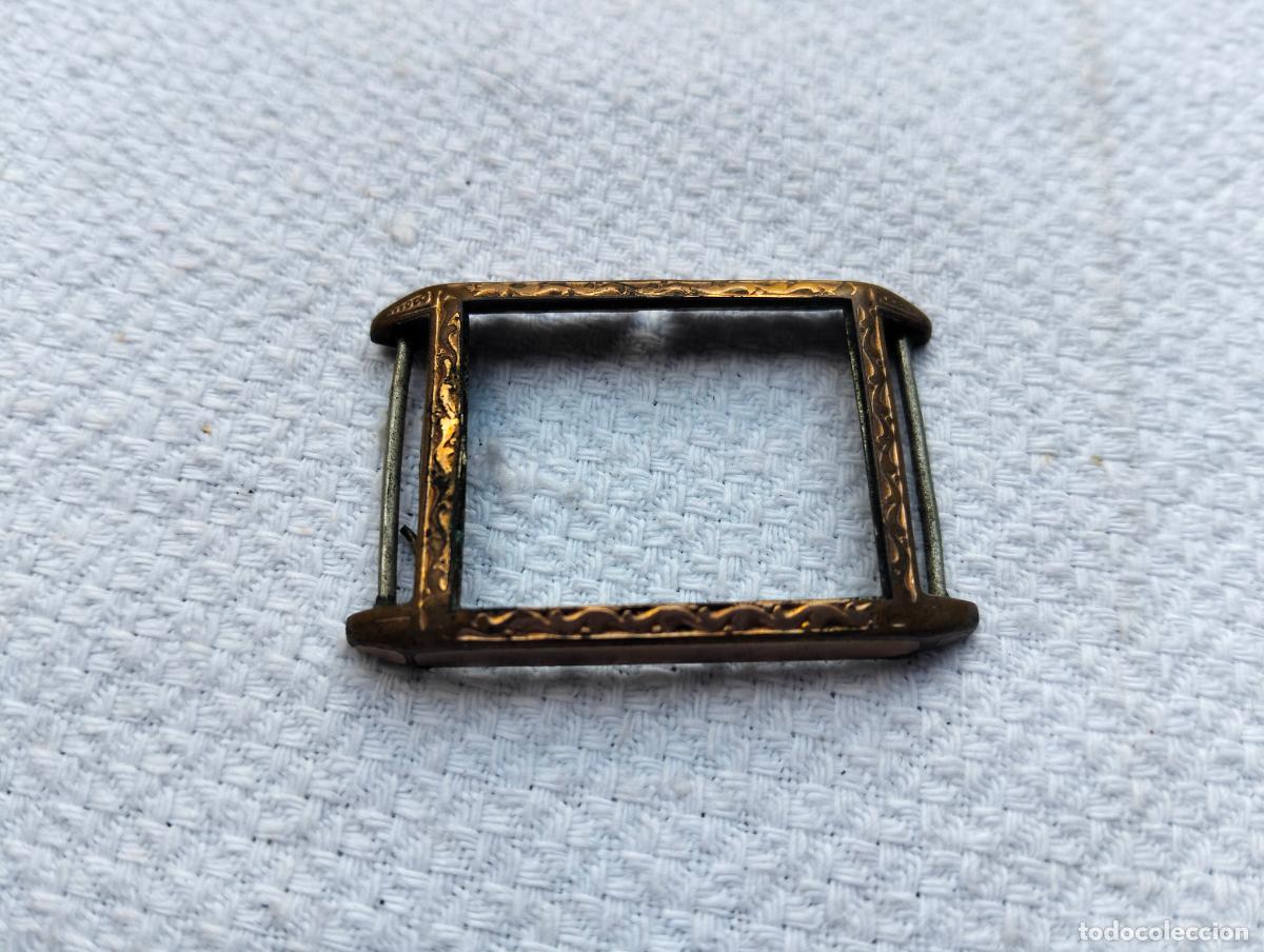 Antiguidades: Hebilla antigua de cintur&oacute;n metal color dorado con grabados cenefas