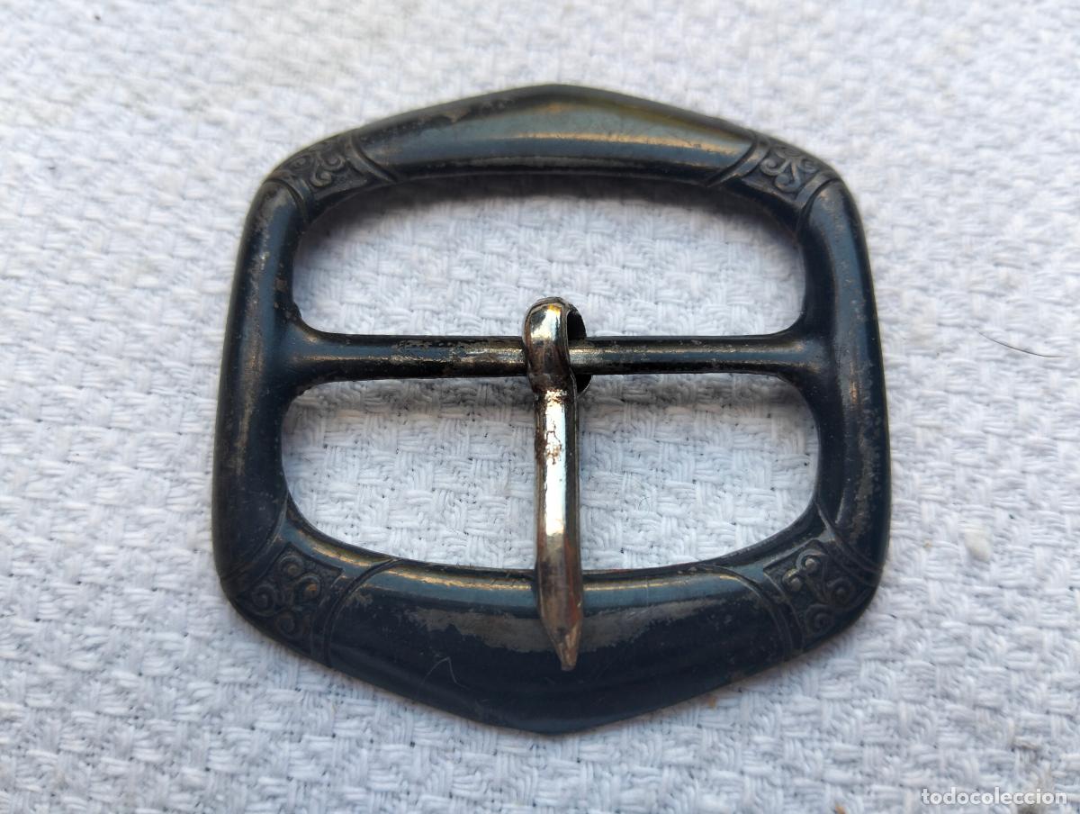 Antiguidades: Hebilla antigua de cintur&oacute;n metal color negro con grabados cenefas a&ntilde;os 30