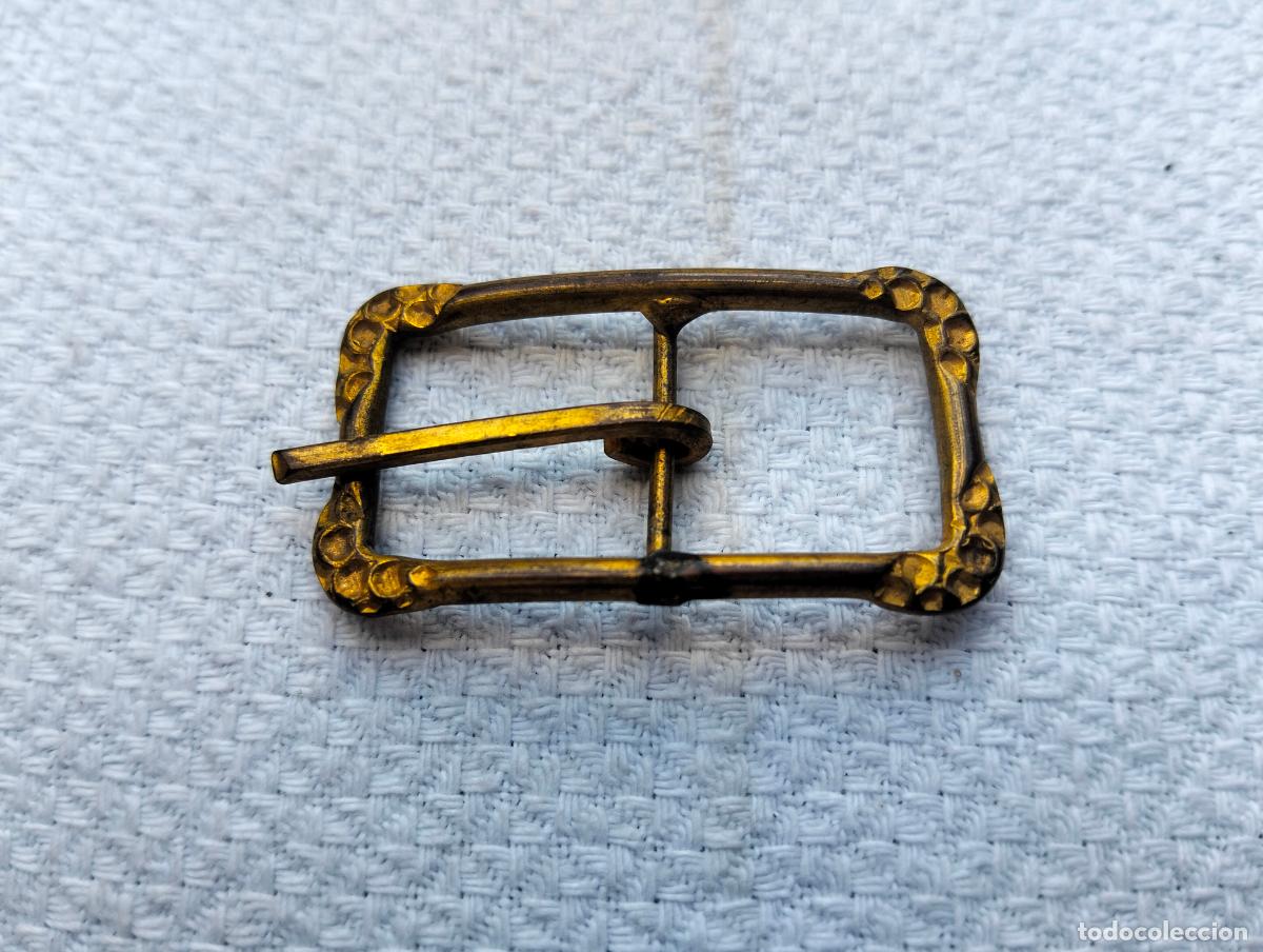 Antiguidades: Hebilla antigua de cintur&oacute;n metal color dorado con grabados cenefas estilo victoriano a&ntilde;os 10-20