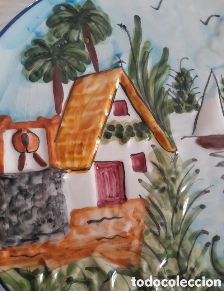 Antig&uuml;edades: Plato decorativo de cer&aacute;mica pintado a mano &ndash; paisaje mediterr&aacute;neo con velero &ndash; 36 cm aprox.