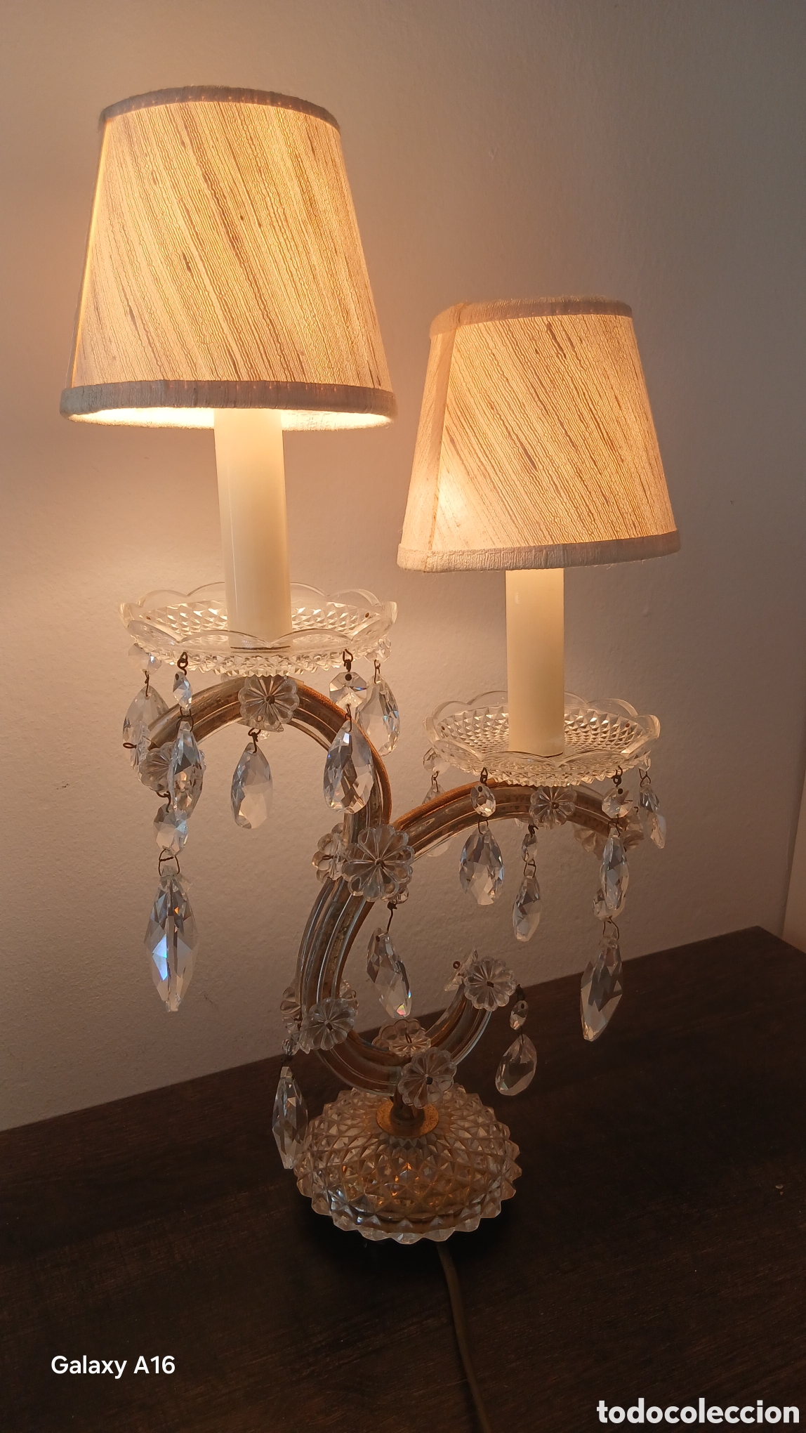 Antig&uuml;edades: L&aacute;mpara de mesa antigua de cristal
