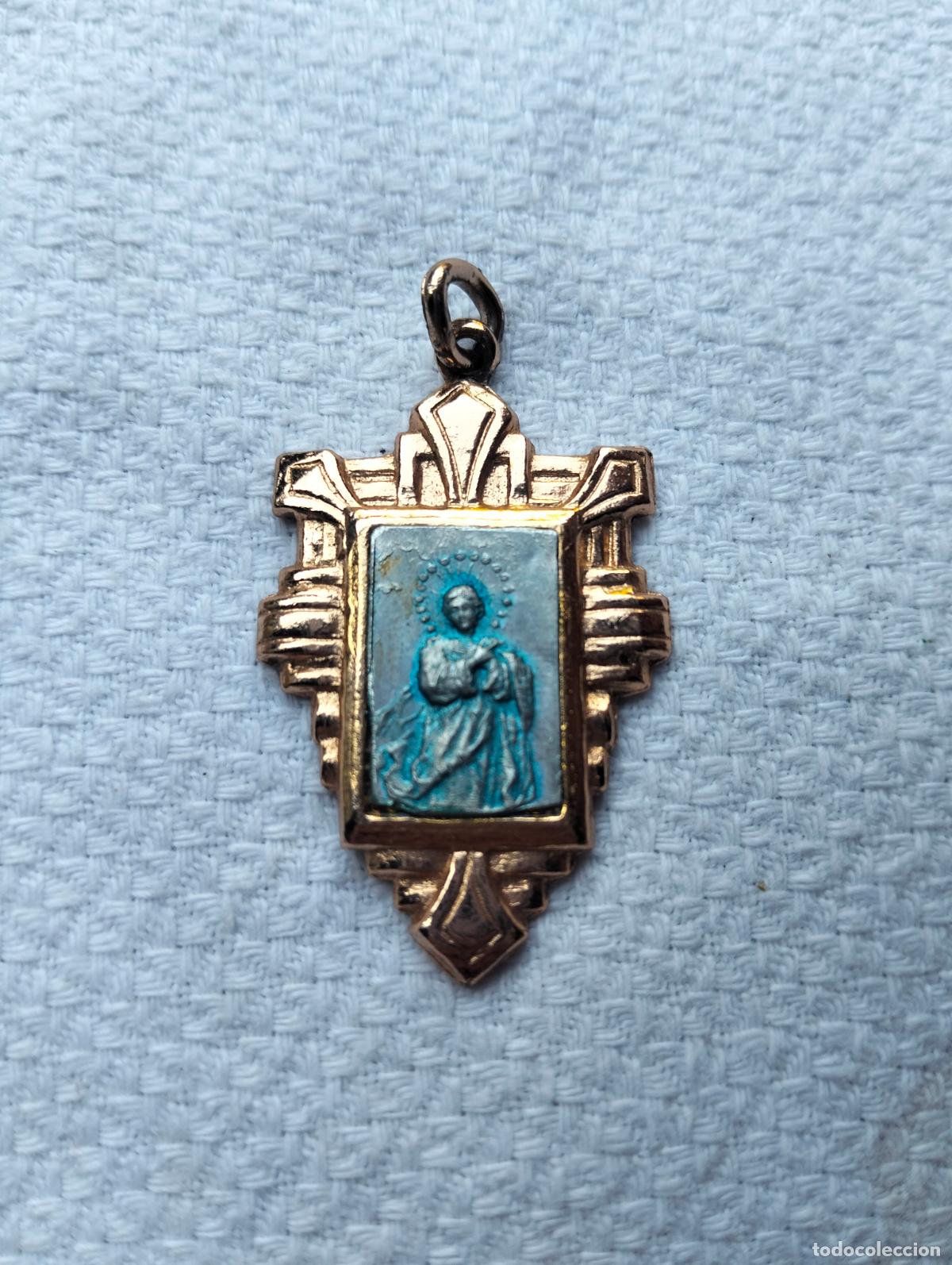 Antiques: Colgante medalla de metal color dorado antigua religiosa de Virgen Inmaculada a&ntilde;os 50