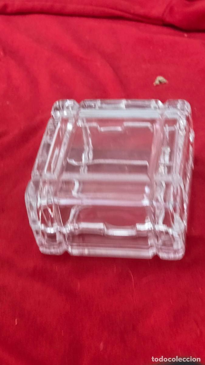 Antig&uuml;edades: caja de cristal peque&ntilde;a
