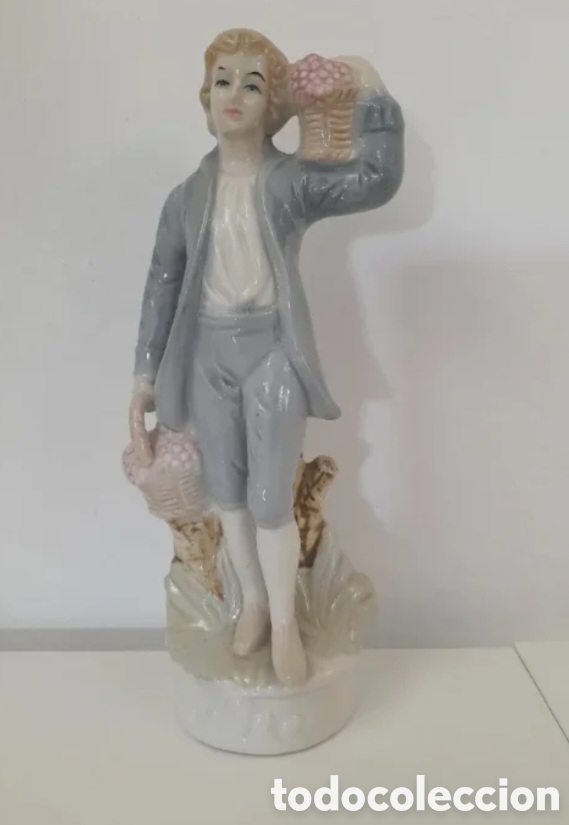 Antig&uuml;edades: Figura vintage de porcelana &ndash; Vendimiador con cestas de uvas