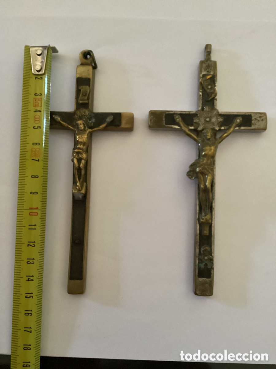 Antig&uuml;edades: Dos crucifijos y un rosario