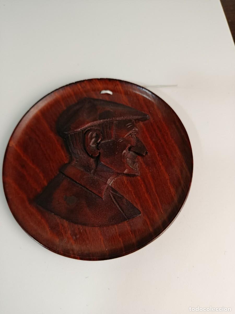 Antig&uuml;edades: DOS PLATOS VASCOS BIDASOA DE MADERA - Foto 2