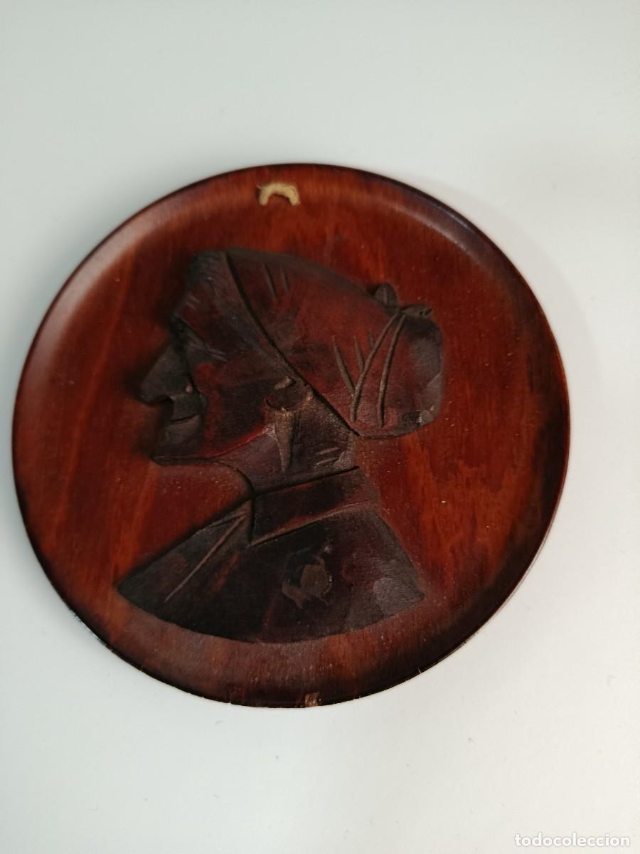 Antig&uuml;edades: DOS PLATOS VASCOS BIDASOA DE MADERA - Foto 3