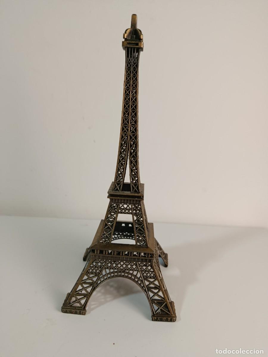 Antig&uuml;edades: FIGURA DE METAL DE LA TORRE EIFFEL.25cm