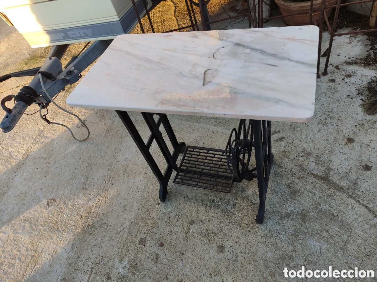 Antig&uuml;edades: Mesa con pie de m&aacute;quina de coser - Foto 4