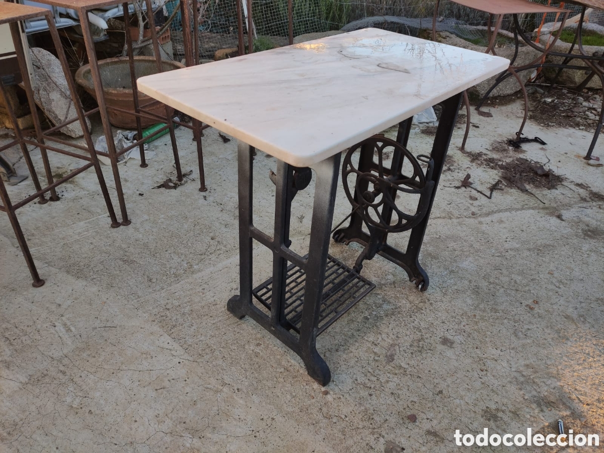 Antig&uuml;edades: Mesa con pie de m&aacute;quina de coser - Foto 5
