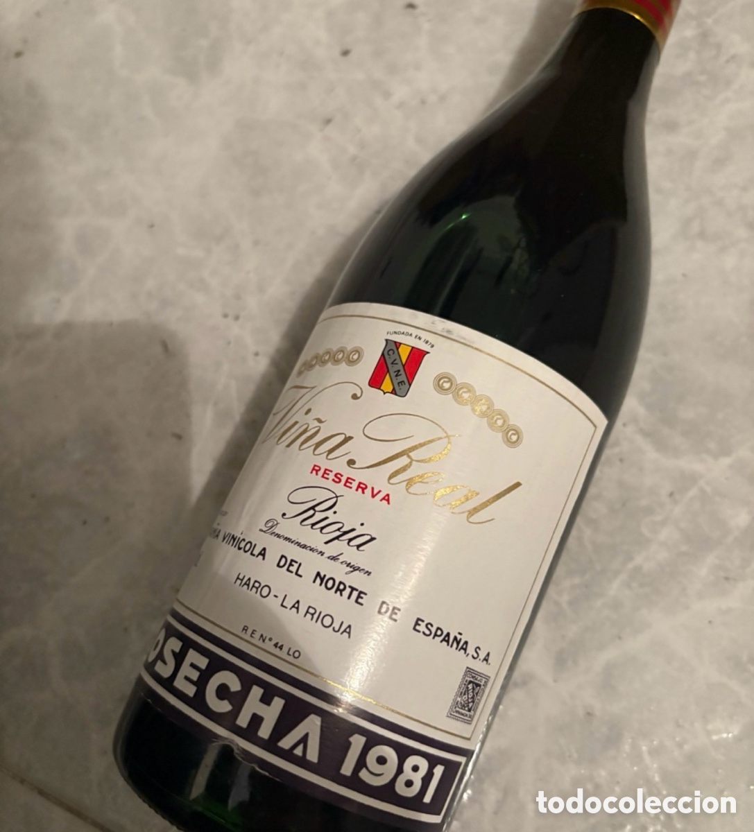 Antig&uuml;edades: 3 botellas vi&ntilde;a real