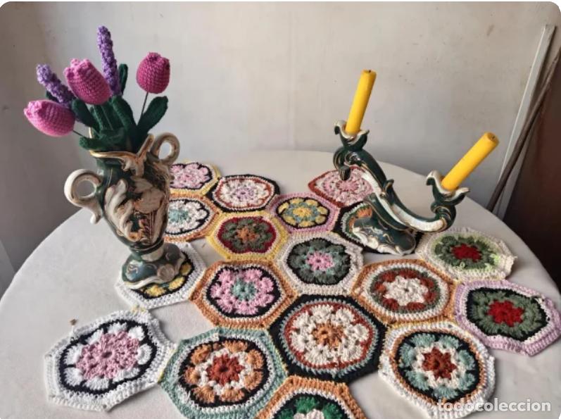 Antig&uuml;edades: Mantel y adornos hexagonales hechos a mano