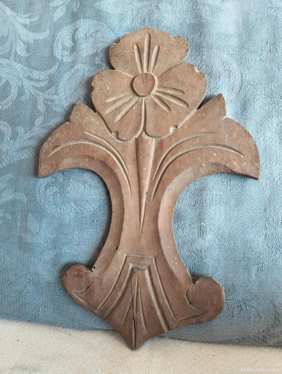 Antig&uuml;edades: Antigua talla copete de madera tallada con pomo de flores de estilo Modernista mueble a&ntilde;os 20-30