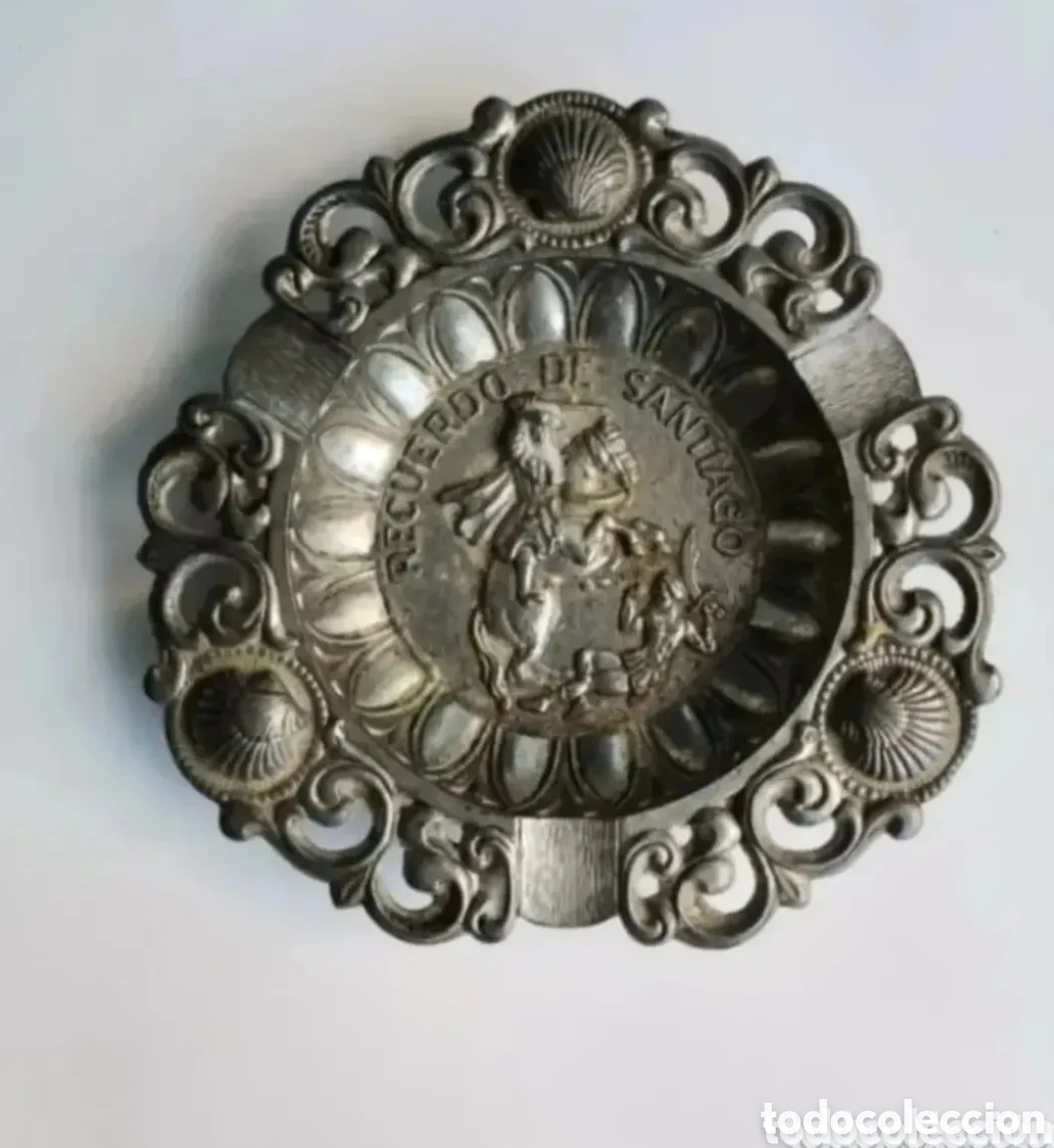 Antig&uuml;edades: Bonito antiguo Cenicero recuerdo de Santiago metal 12cm