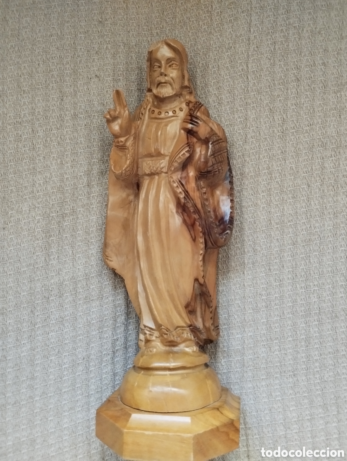 Antig&uuml;edades: FIGURA JESUCRISTO DANDO LA BENDICI&Oacute;N TALLADA A MANO MADERA DE OLIVO