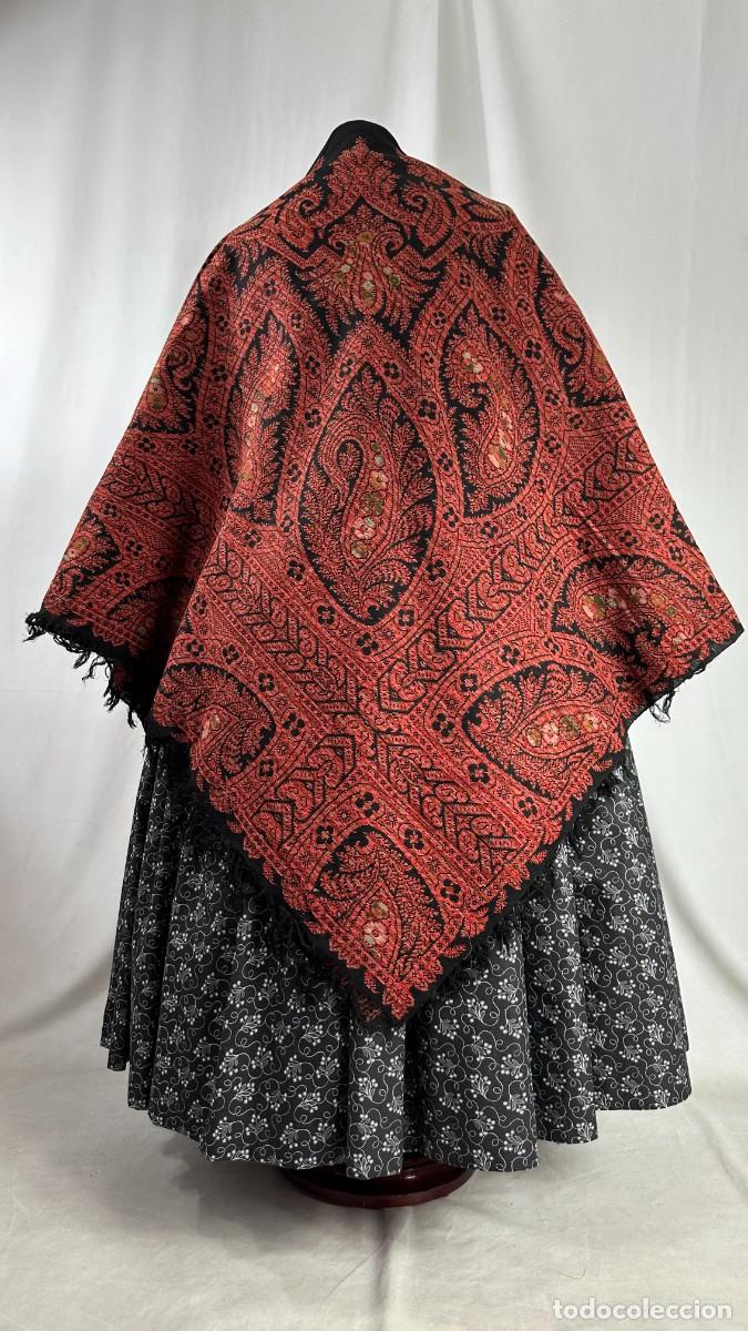 Antig&uuml;edades: Antiguo mant&oacute;n alfombrado