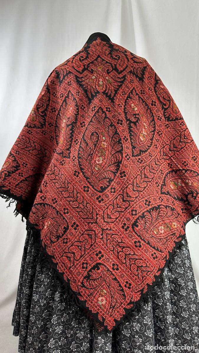 Antig&uuml;edades: Antiguo mant&oacute;n alfombrado - Foto 2