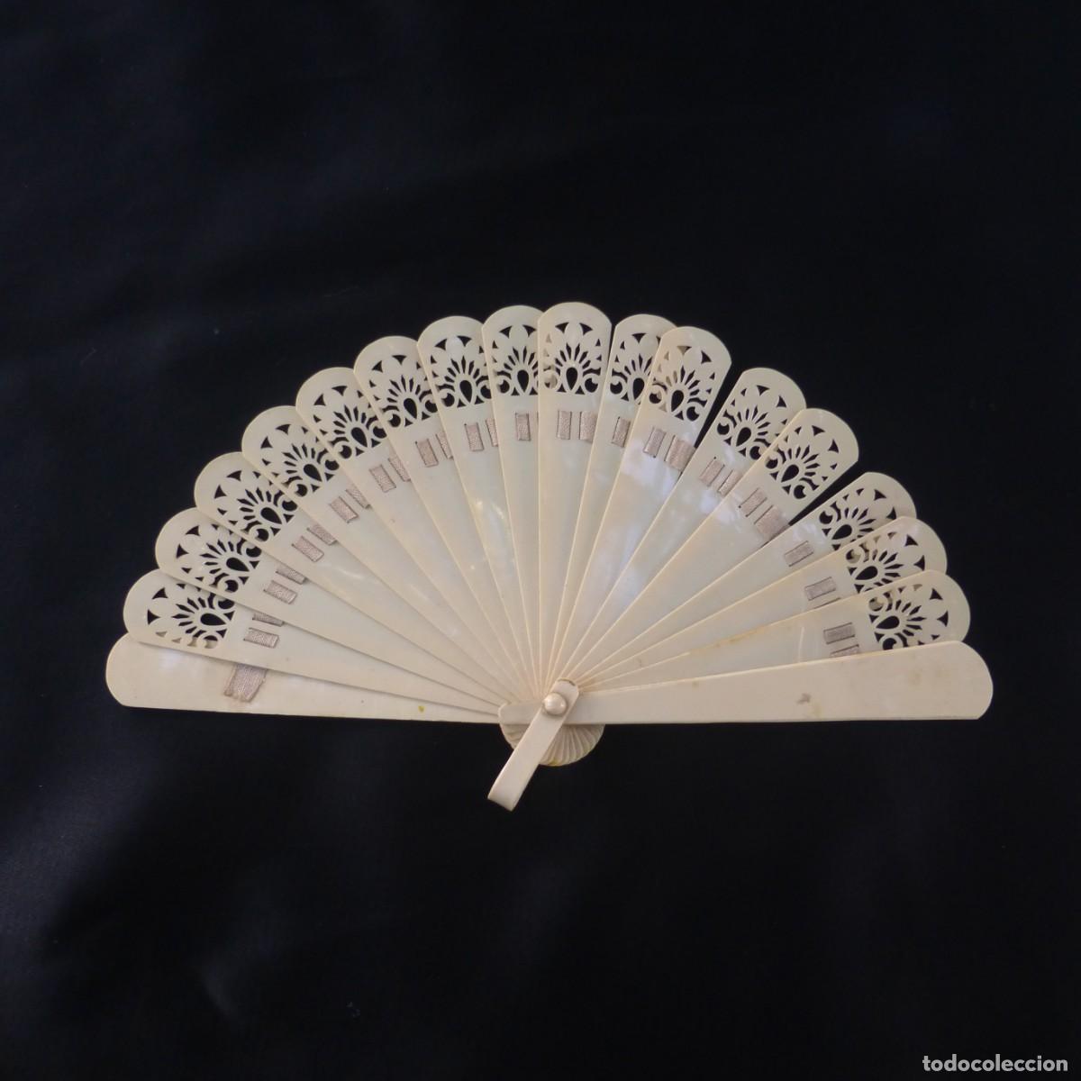 Antig&uuml;edades: ANTIGUO ABANICO PARA NI&Ntilde;A O MU&Ntilde;ECA CELULOIDE CALADO S. XX DOLL&acute;S GIRL CELLULOID FAN