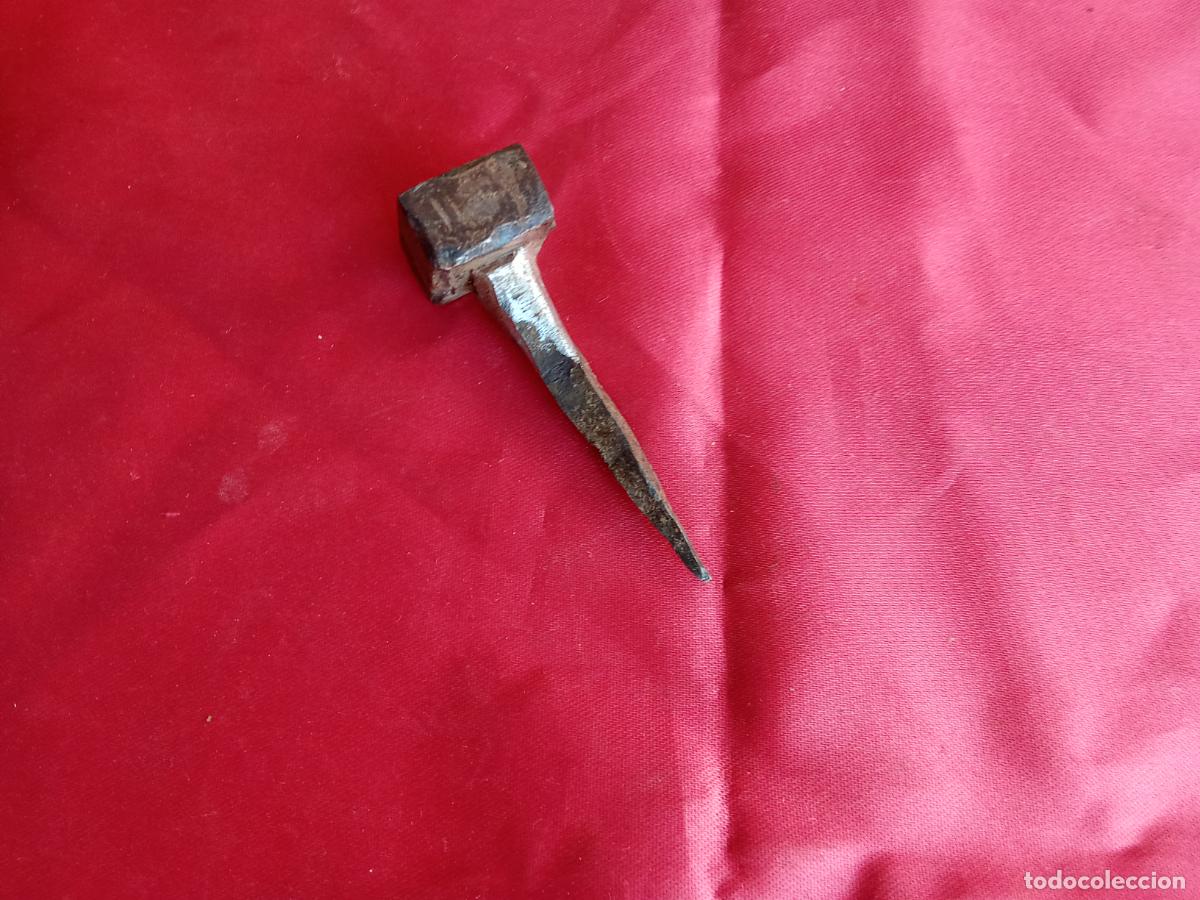 Antig&uuml;edades: Clavo antiguo hierro forja posible g&oacute;tico Caja Formones